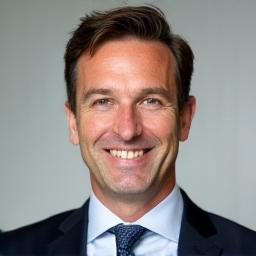 Professionelles Porträt von Thomas Müller, Gründer von Alpine Mint.